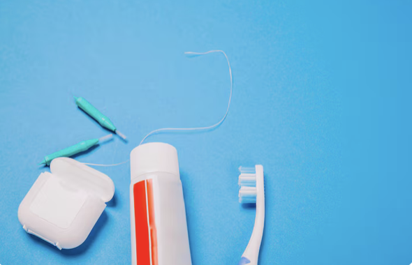 フロスと歯間ブラシを使いましょう！